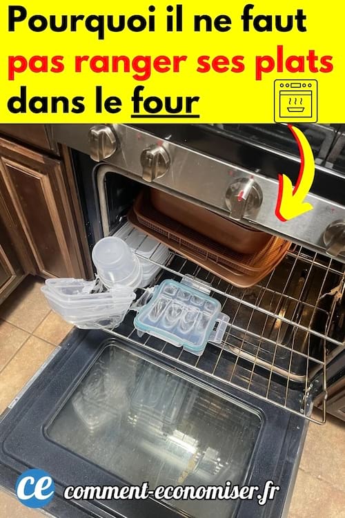 un four ouvert avec des plats dedans