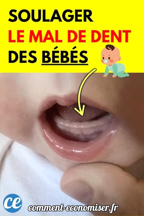 Un bébé montrant ses gencives avec une dent en train de pousser, flèche jaune indiquant la zone.