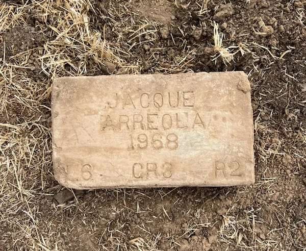 une stèle en pierre