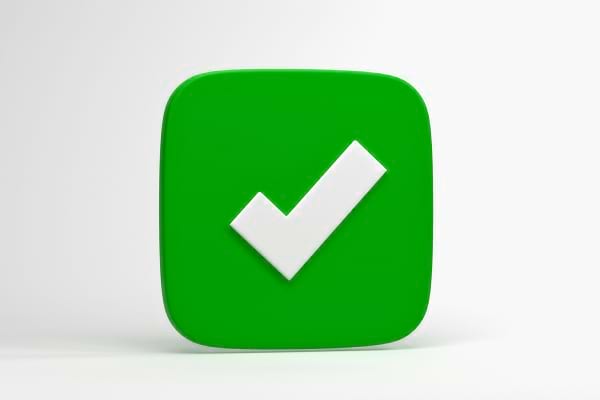 Carré vert avec symbole coche blanche.