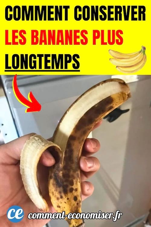 une personne tient une banane avec des taches noires