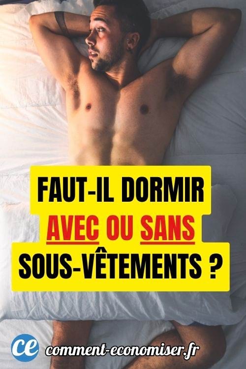 Un homme qui dort nu dans son lit