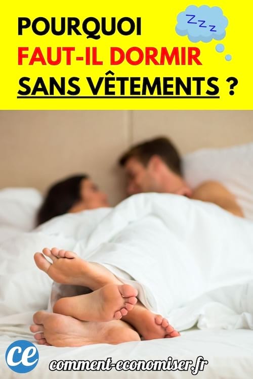 Couple allonge dans un lit sous une couverture blanche.