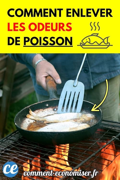 Un poisson frit dans une poêle posée sur un feu.