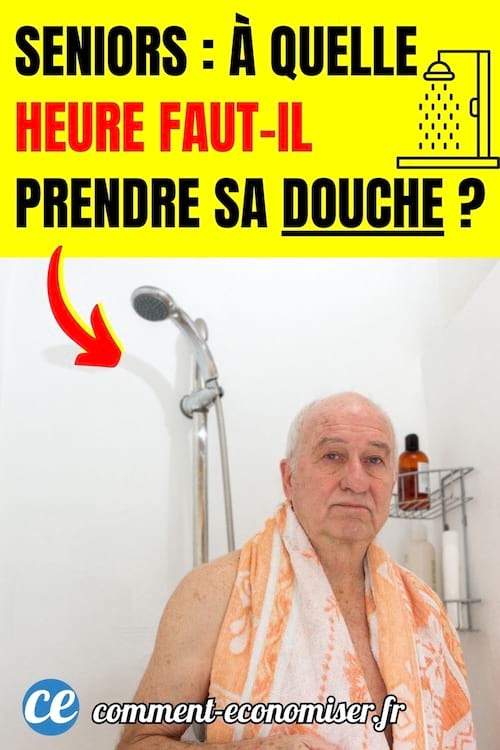 une personne âgée est dans sa douche