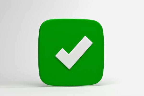 Icône verte avec une coche blanche symbolisant l’approbation ou la validation.
