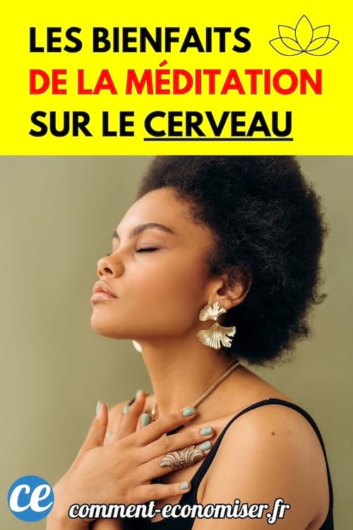 Une femme ferme les yeux en méditant profondément.