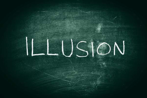 Le mot "illusion" &eacute;crit &agrave; la craie blanche sur un tableau vert.