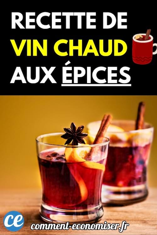 Deux verres de vin chaud aux épices avec rondelles d’orange.