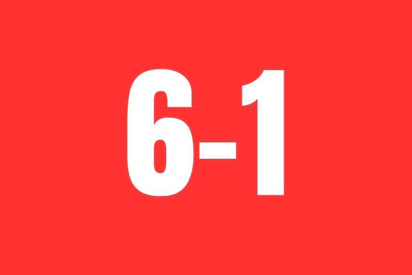 Un score 6-1 écrit en blanc sur fond rouge.