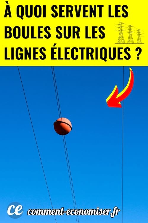 une balise rouge spéhrique sur une ligne électrique