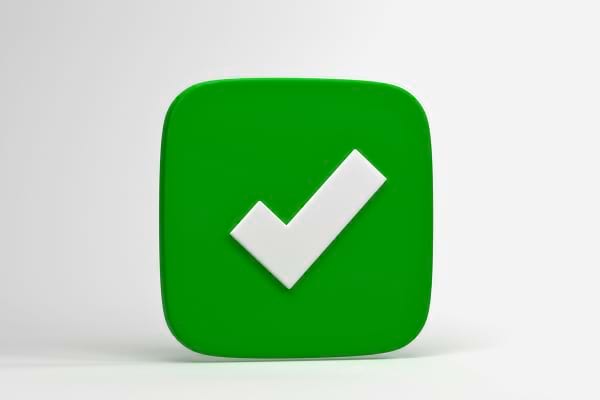 Icône verte avec une coche blanche indiquant une solution validée.