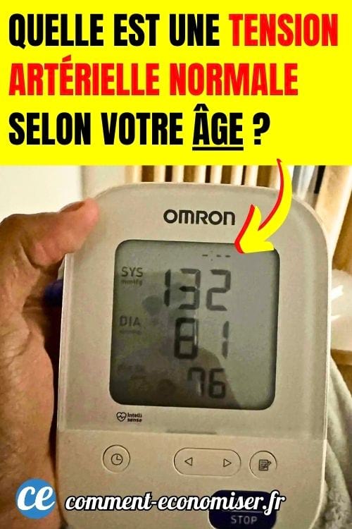 Une main qui tient un tensiomètre qui indique la pression artérielle