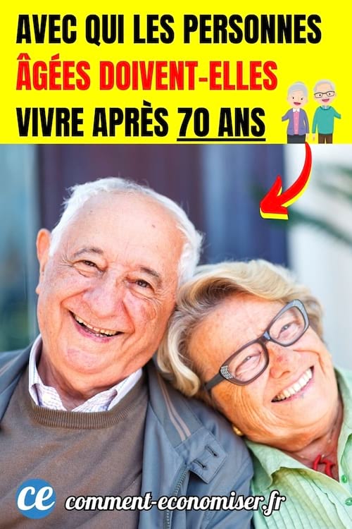 un homme et une femme âgés souriant