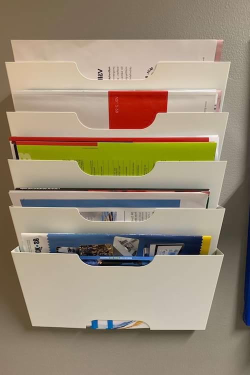 Le porte-revue Kvissle avec du courrier.