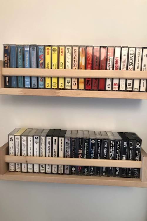 Porte épices Bekväm qui supporte des livres.