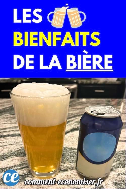 Verre de bière mousseuse à côté d’une canette bleue.