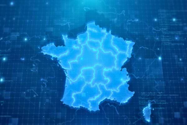 Carte numérique bleue représentant la France avec ses frontières lumineuses.
