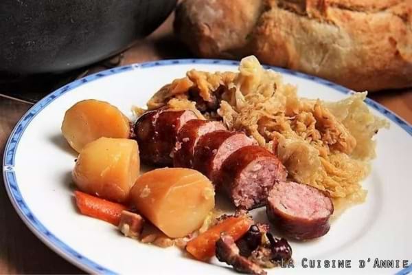 Chou braisé aux saucisses 