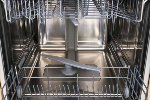 intérieur de lave-vaiselle tout propre grace au vinaigre blanc