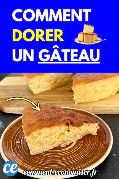 Gâteau doré coupé en parts sur une assiette.