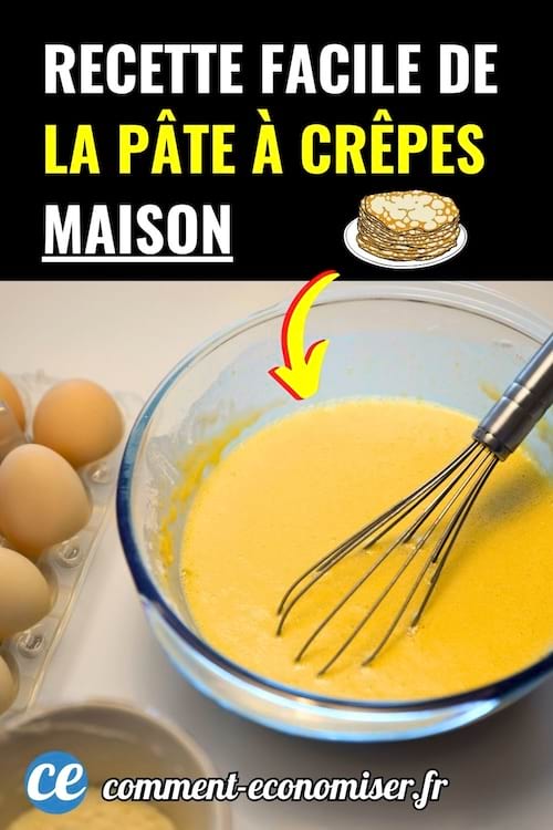 Bol en verre rempli de pâte jaune avec un fouet et des œufs à côté.