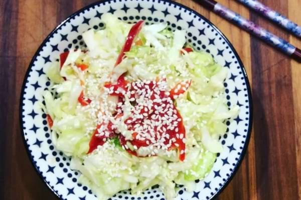 Salade de chou japonaise au sésame 