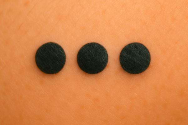 Tatouage trois points .