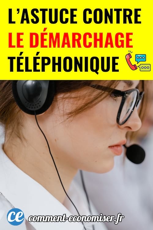 Une femme qui fait du démarchage téléphonique