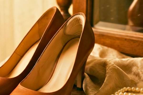 Une talonnette dans une chaussure à talon