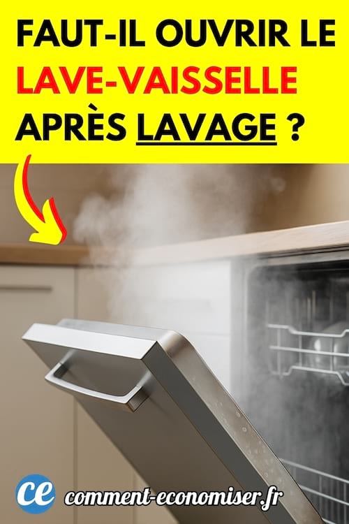 Un lave-vaisselle qui est ouvert après un cycle de lavage