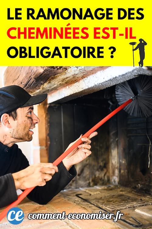 Un homme qui fait le ramonage de la cheminée d'une maison