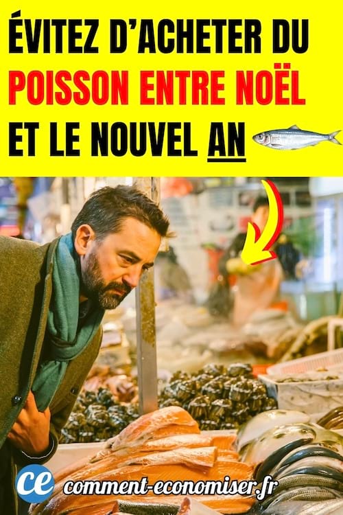 Un homme se penche sur un &eacute;tal de poisson pour en acheter