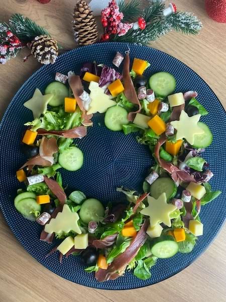 planche de Noel ap&eacute;ro en forme de couronne