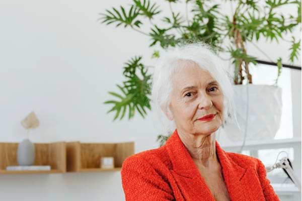 Une femme mure et ind&eacute;pednante