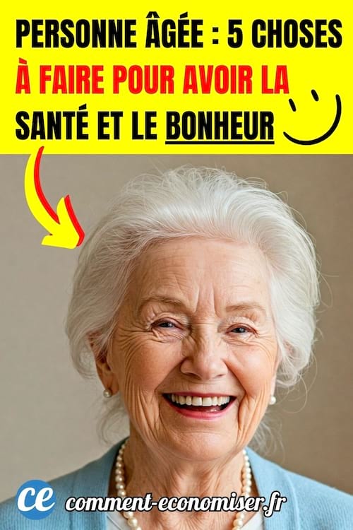 une femme âgée qui sourit