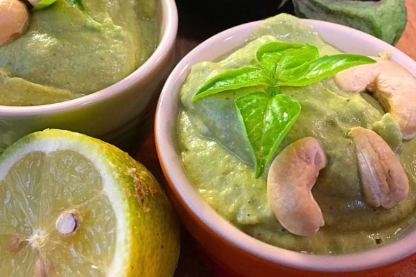 un pesto d'aubergine pour un apéritif de Noël végétarien et vegan