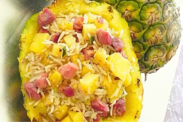 une salade ananas, riz, jambon de Noël