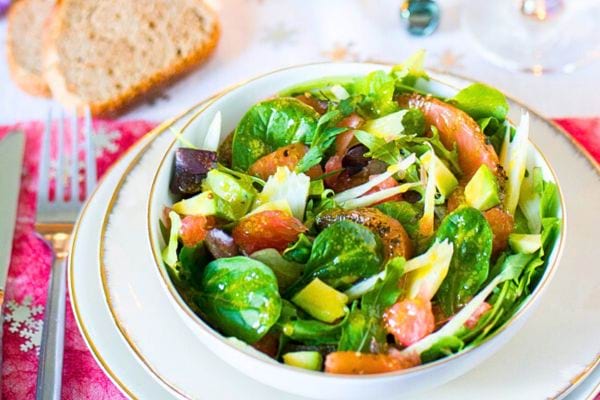 salade de Noël avec du saumon et de la mâche
