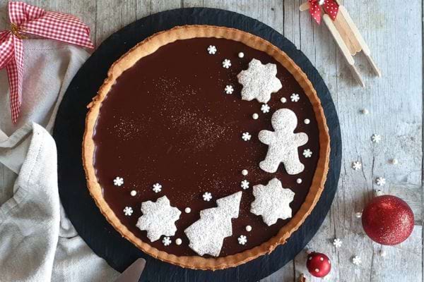 une tarte au chocolat et aux épices comme déssert pour le repas de Noël