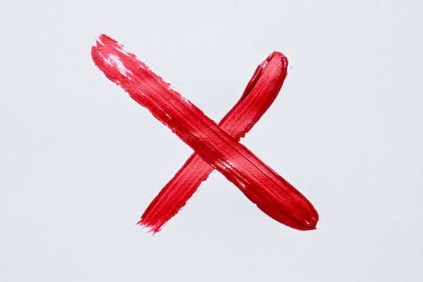 croix rouge peinte symbolisant une interdiction claire ou une action a ne pas faire