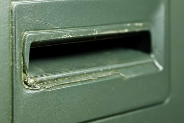 fente d'insertion de carte d'un distributeur de billets 