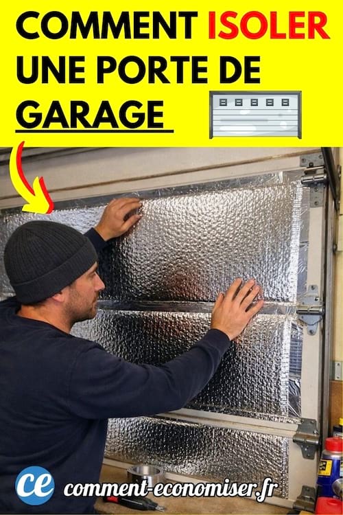 un homme isole une porte de garage avec un matériau isolant