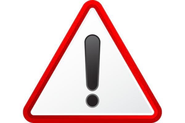 panneau triangulaire rouge avec point dexclamation noir indiquant un avertissement ou un danger potentiel