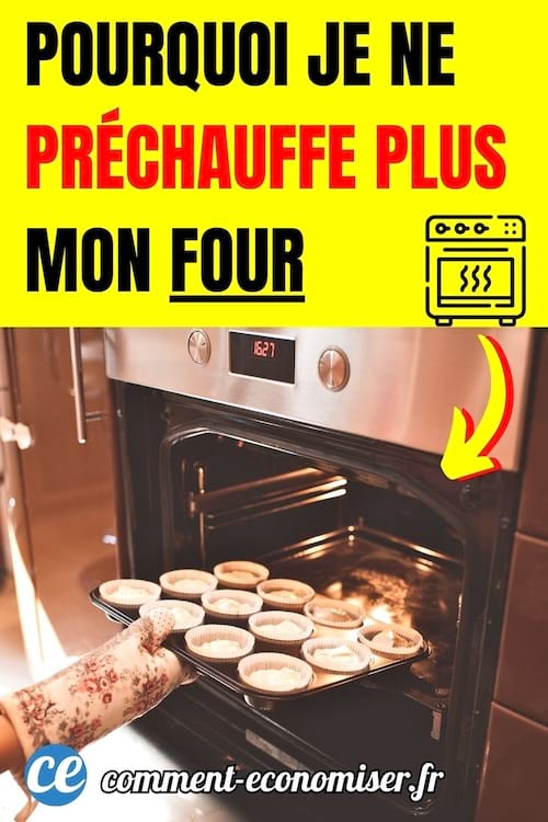 une personne met dans le four une plaque &agrave; p&acirc;tisserie avec des muffins