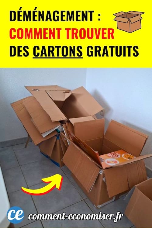 pile de cartons de demenagement ouverts poses sur un sol carrelé