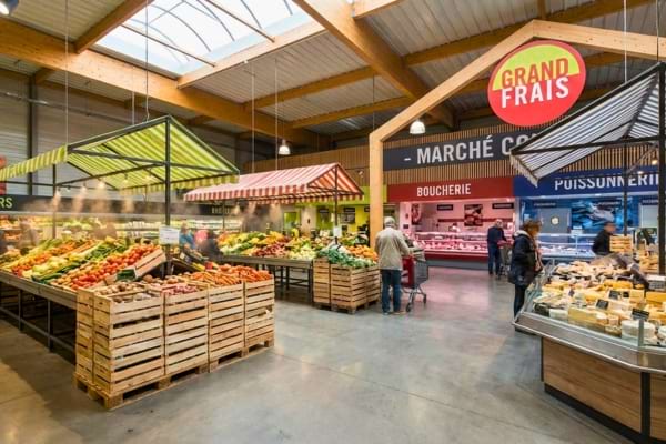 Un intérieur de magasin de l'enseigne Grand Frais