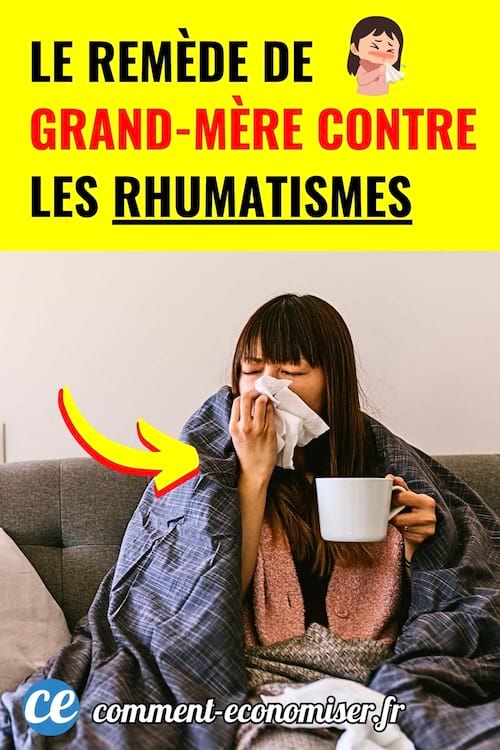 femme emmitouflee dans couverture sur canape tenant tasse et mouchoir