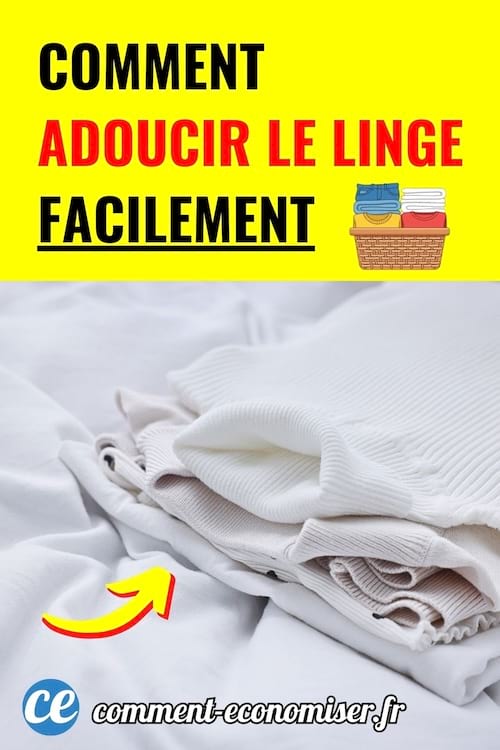 Pile de vetements blancs propres sur un lit pour illustrer une astuce pour adoucir le linge.