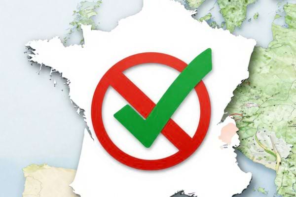 une carte de france avec un symbole de validation vert et un cercle rouge